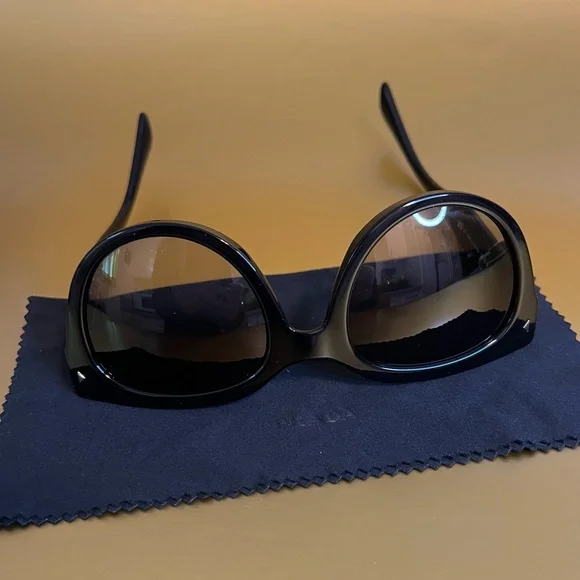 Prada SPR 17O Black Cat-Eye Sunglasses – Authentic – Good Used Condition - Picture 3 of 10